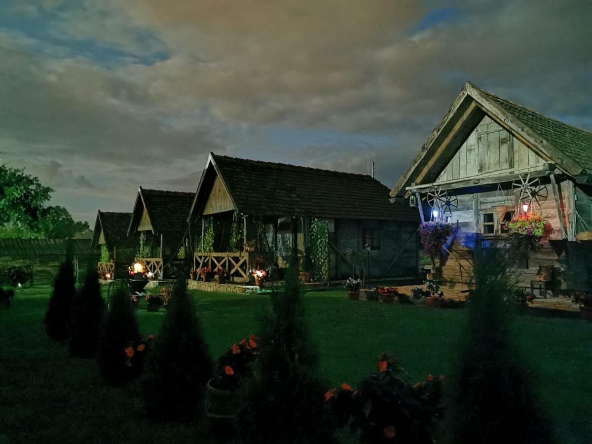 Etno Selo Eden Kapsulski hotel Zeravacki Potok
