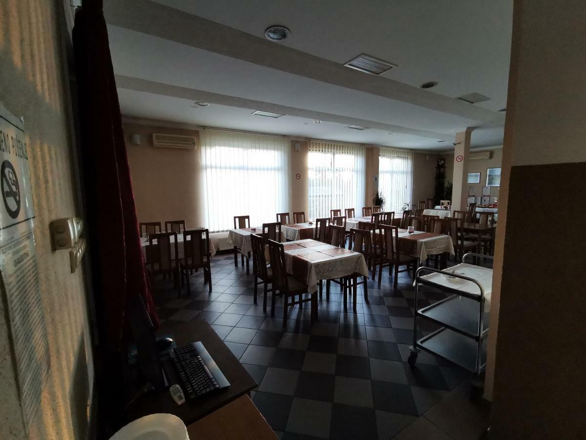 Kapsulski hotel Etno Selo Eden 2*