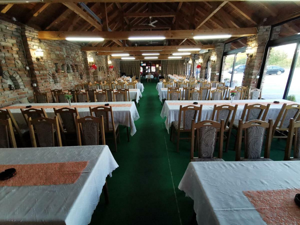 Kapsulski hotel Etno Selo Eden 2*